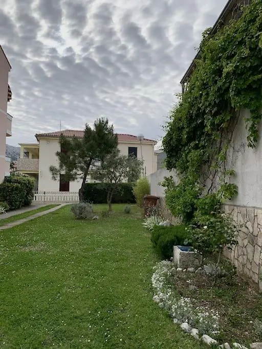 Sunny Grandma'S Garden Apartment Baska  Baska (Krk)