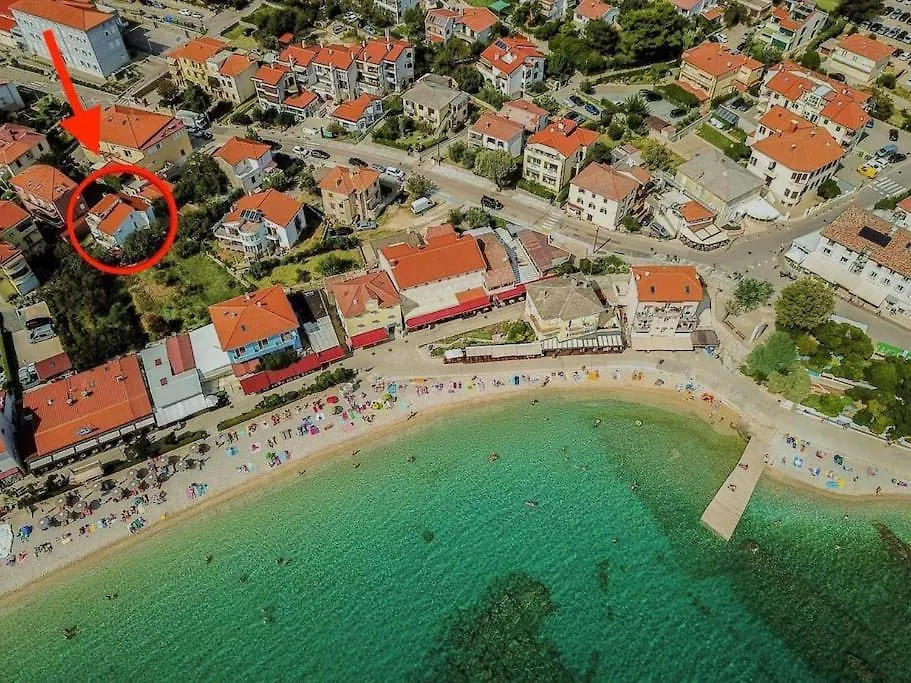Sunny Grandma'S Garden Apartment Baska